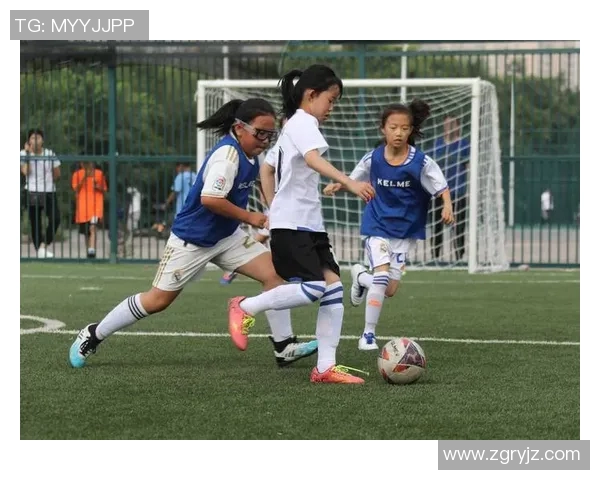 爱戴发箍的足球明星们在绿茵场上的风采与时尚碰撞